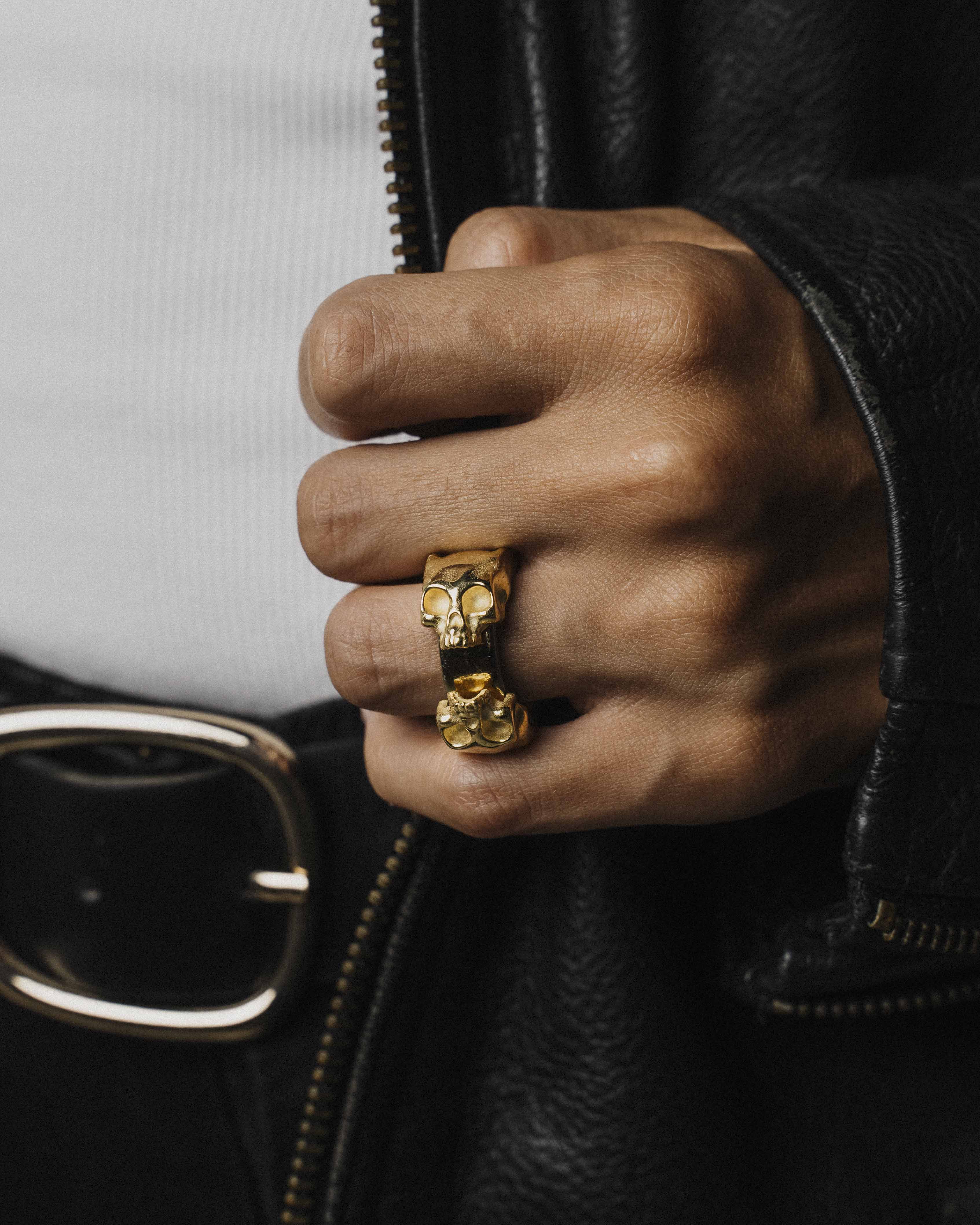 YRH® 03 Ring Jacket in recycled 925 silver in 18k gold, smart ring jacket, compatible with Oura and RingConn, by yoreh® — detail view