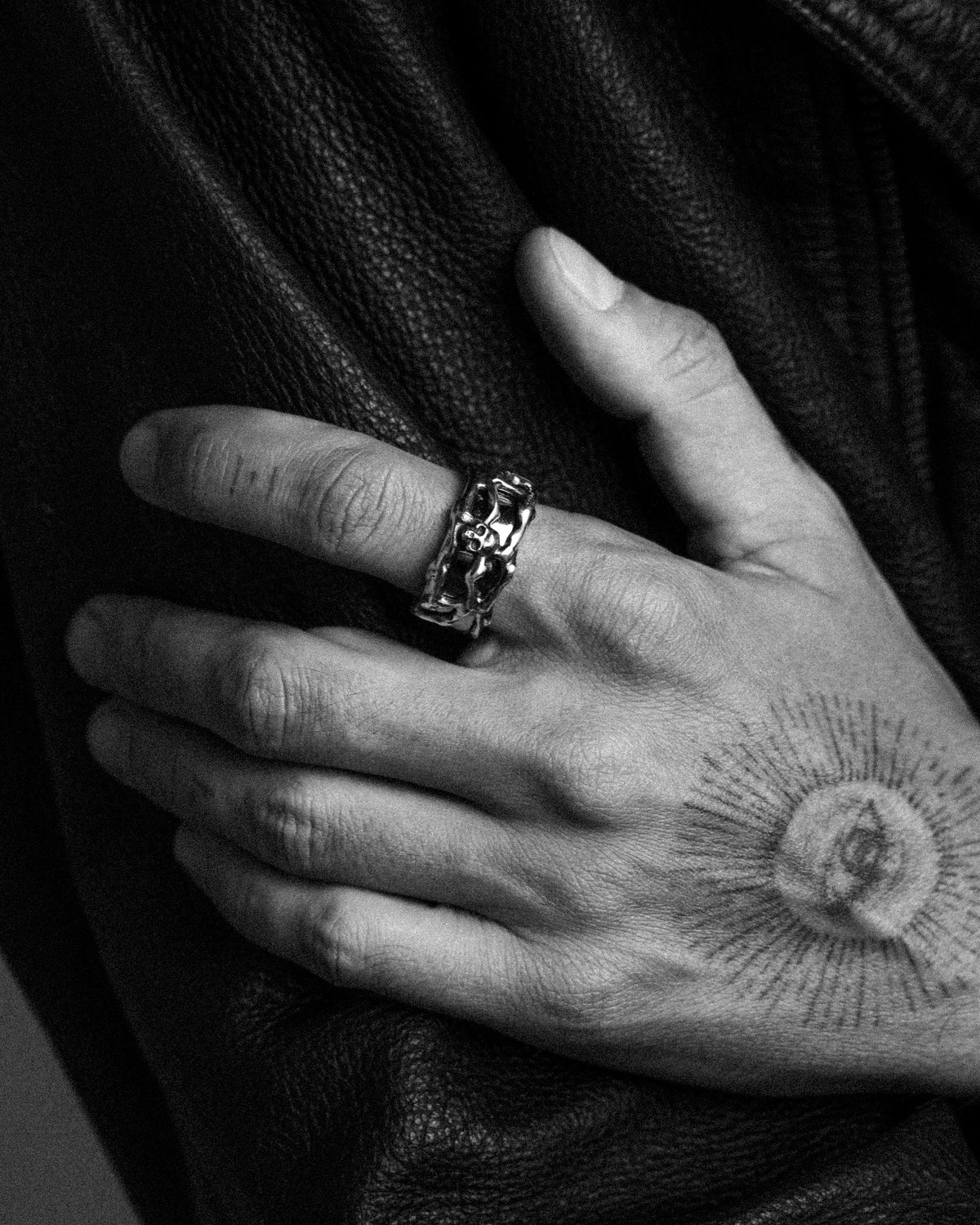 YRH® 04 Ring Jacket design, shown in 925 silver — detail view