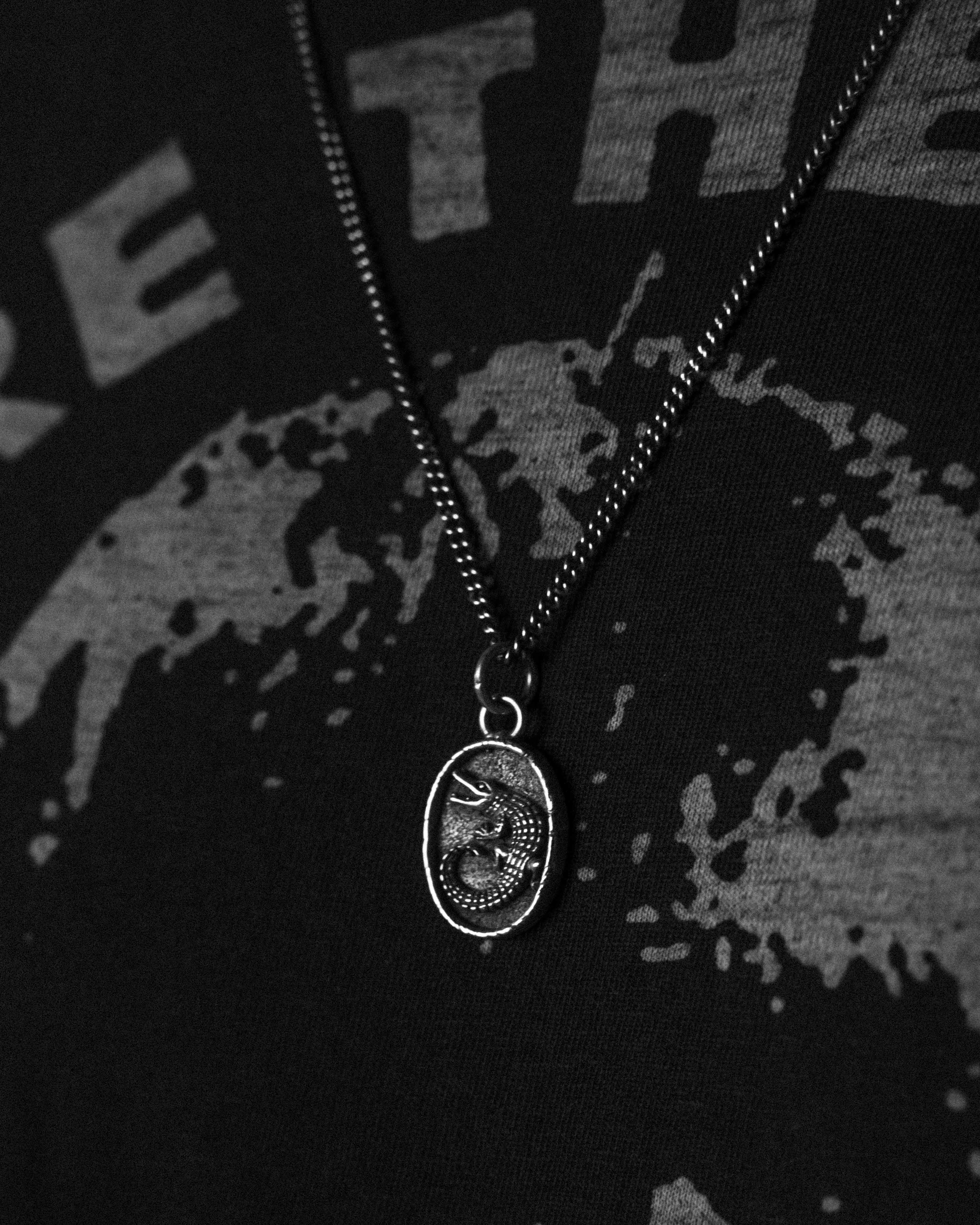 Croc Pendant in recycled 925 silver, crocodile motif, by yoreh® — detail view